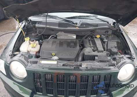 2010 Jeep Compass Sport z USA, uszkodzony, nr VIN 1J4NT4FBXAD581475